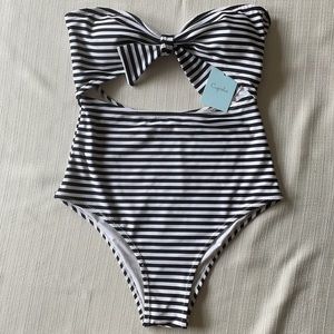 One piece strapless swimsuit